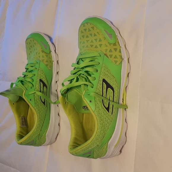 Skechers GORun mens running shoes. Size 12. - Picture 2 of 7